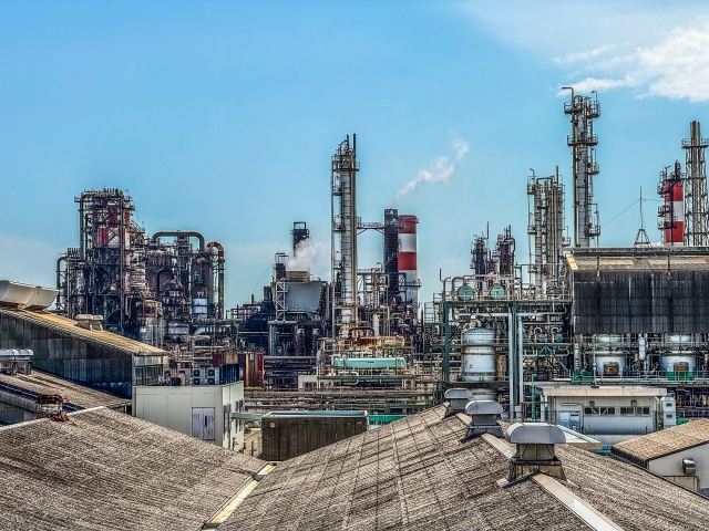 活動する工場の画像